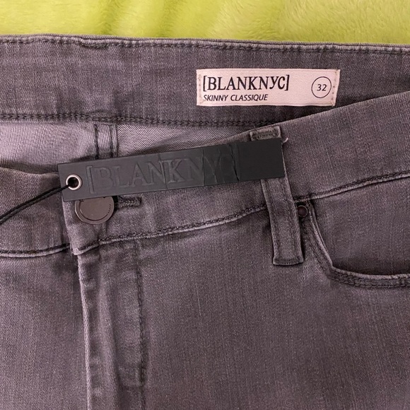 *NWT* BLANK DENIM NYC Mid Rise Gray Stretch Skinny Jeans. Flattering+Comfort - Picture 3 of 8